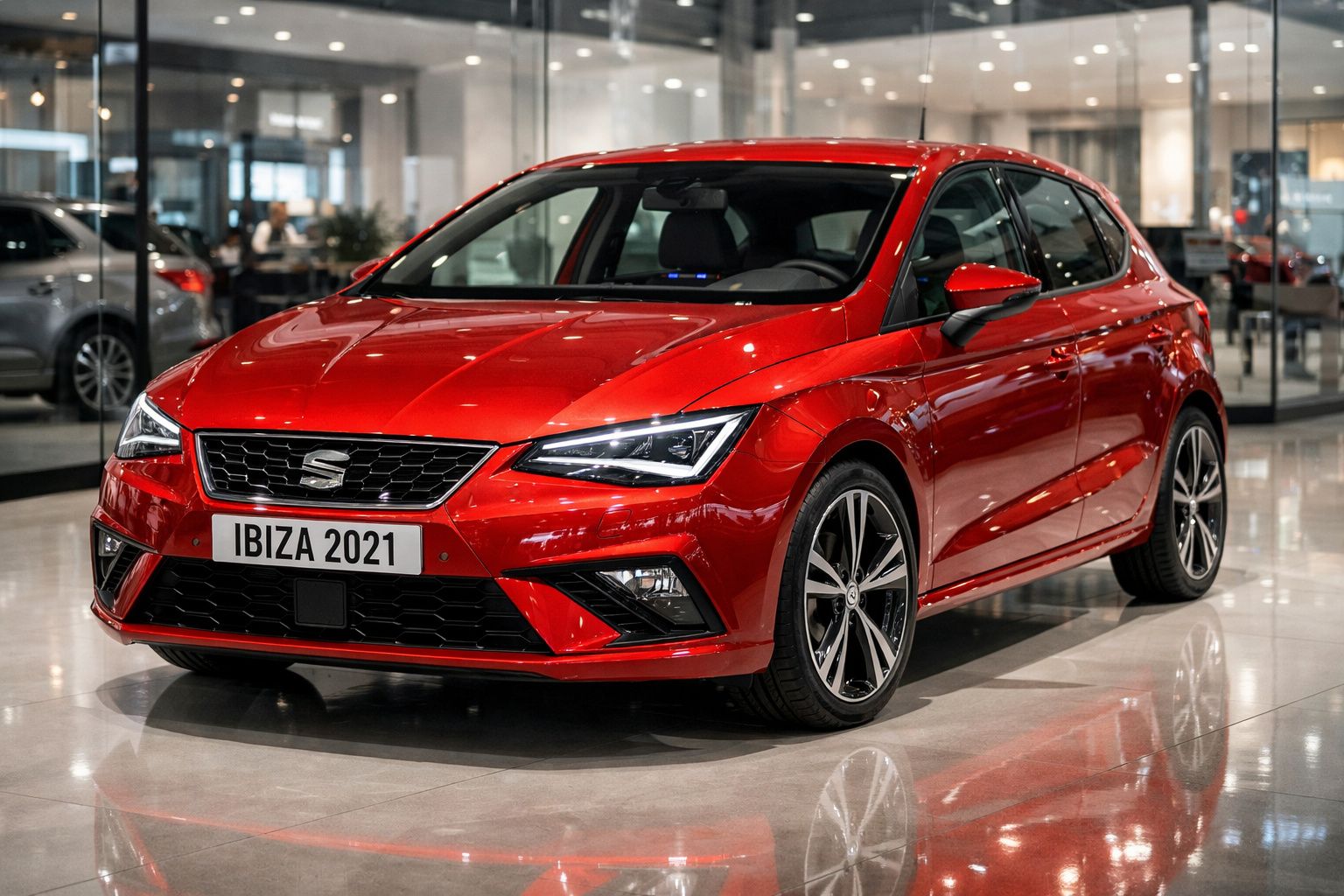 Automóvel Seat Ibiza 2021 vermelho exposto numa sala de showroom brilhante e moderna.