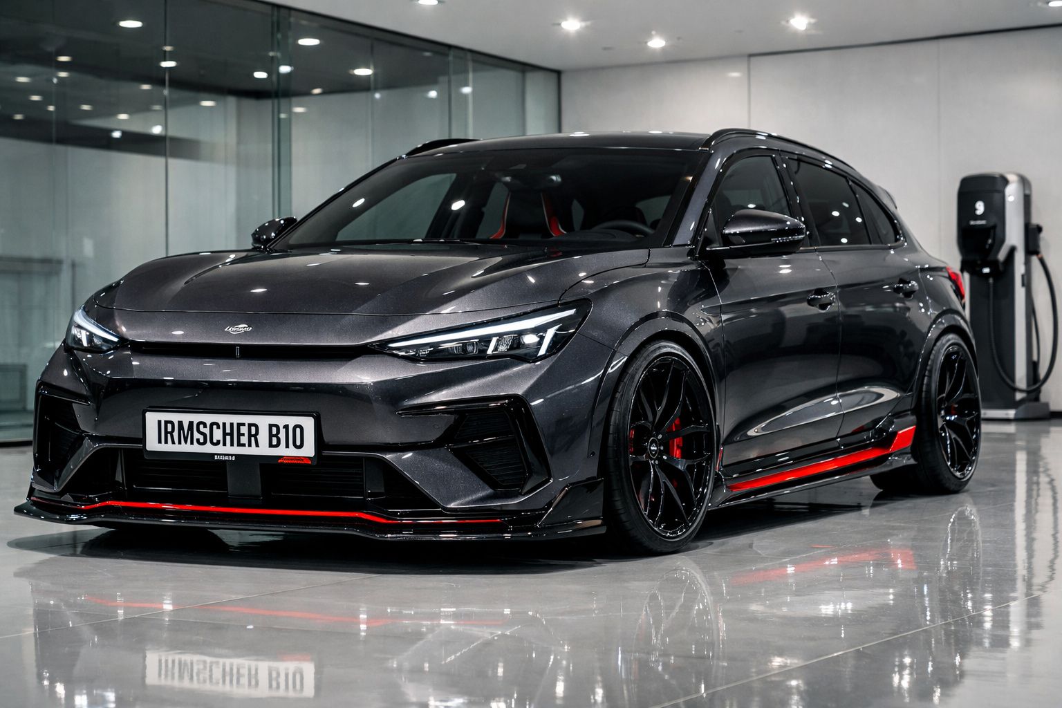 Carro desportivo cinza escuro Irmscher B10 estacionado em interior moderno, com detalhes vermelhos e rodas pretas.