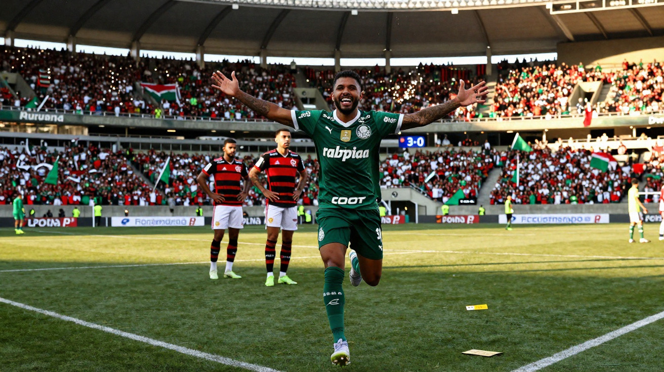 Jogador de futebol celebra golo com braços abertos, estádio cheio e adversários ao fundo.